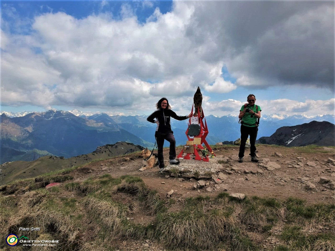 03 In vetta al Monte Sodadura (2011 m)...foto da drone.jpg